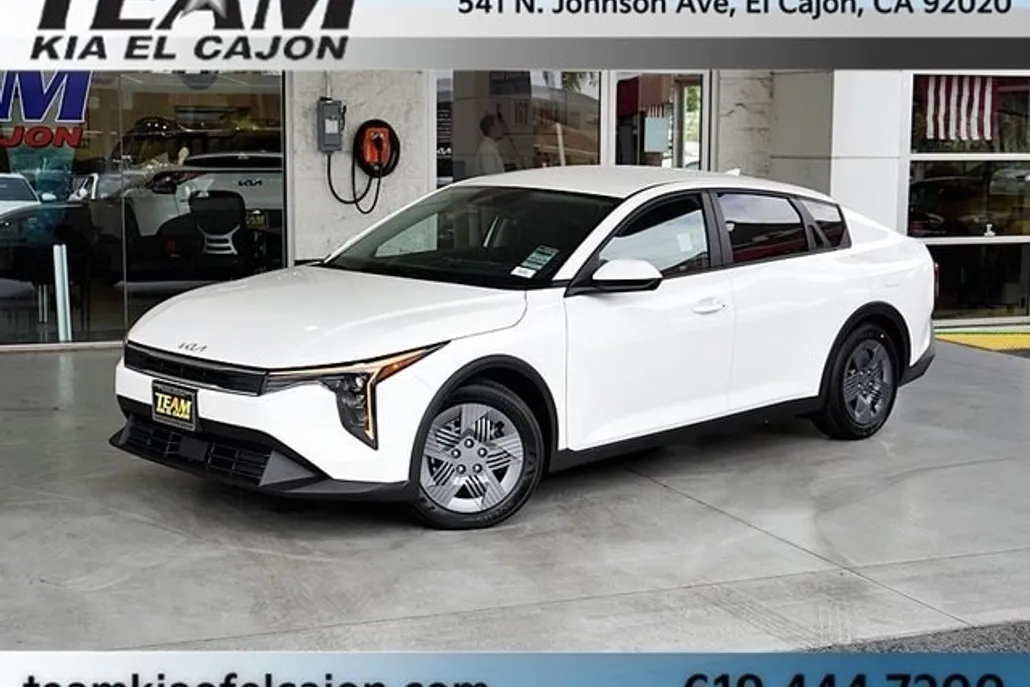 2025 Kia K4 LX photo 1