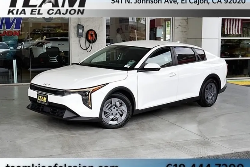 2025 Kia K4 LX photo 1