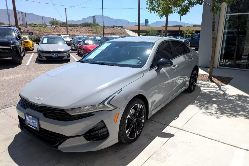 2022 Kia K5 GT-Line photo 1