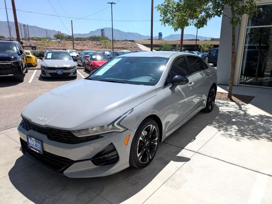 2022 Kia K5 GT-Line photo 1