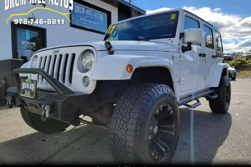 2017 Jeep Wrangler Unlimited Sahara photo 1