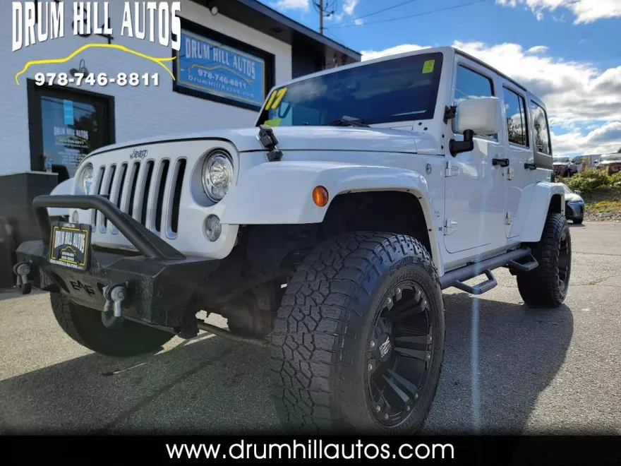 2017 Jeep Wrangler Unlimited Sahara photo 1