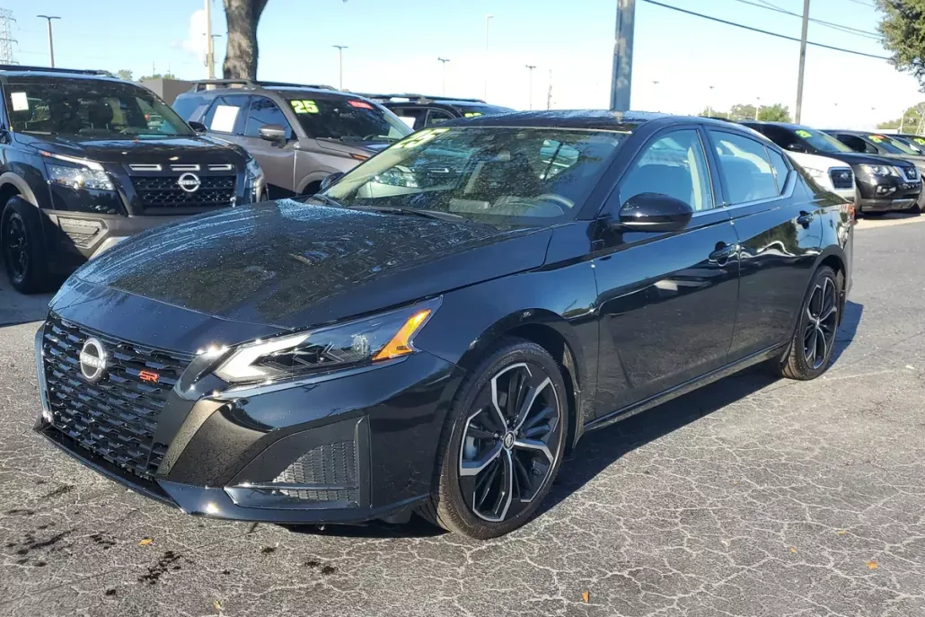 2025 Nissan Altima SR photo 1