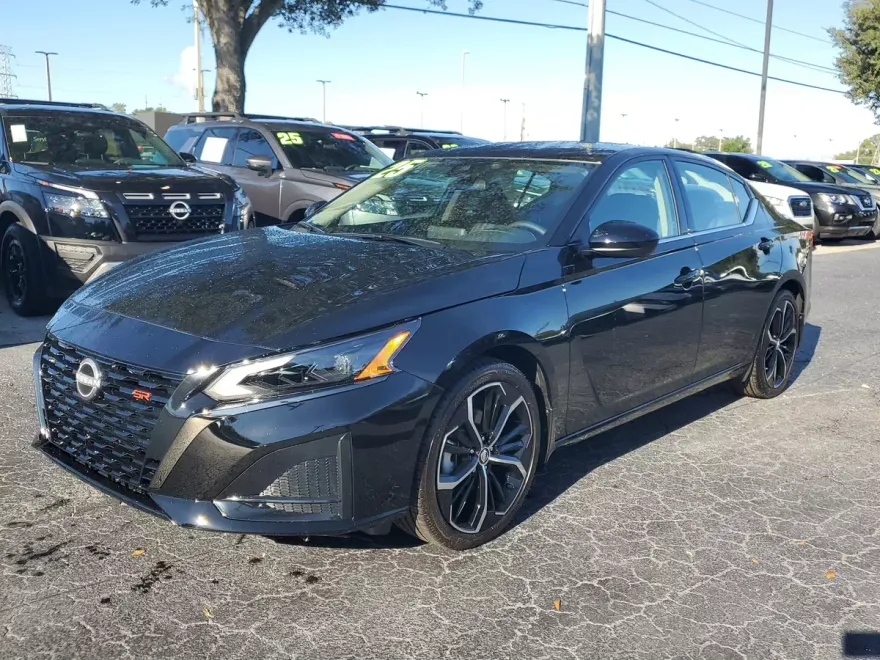 2025 Nissan Altima SR photo 1