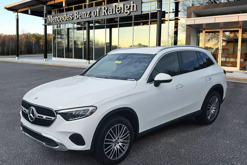 2025 Mercedes Benz GLC 300 photo 1