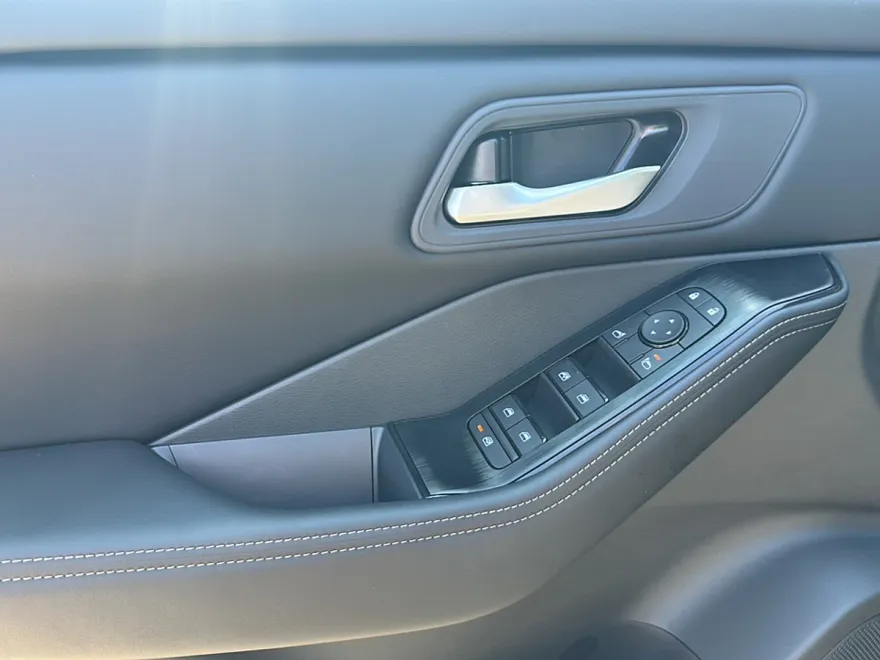 2026 Nissan Rogue SV photo 1