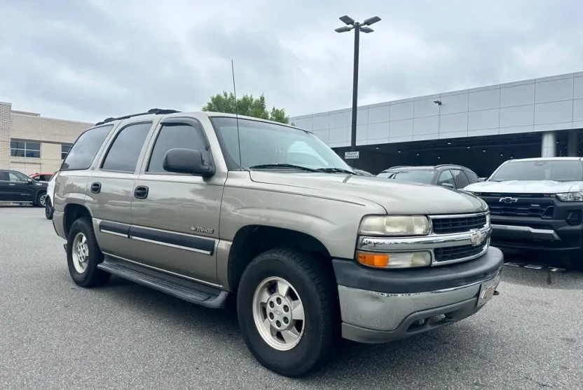 2001 Chevrolet Tahoe LS photo 1