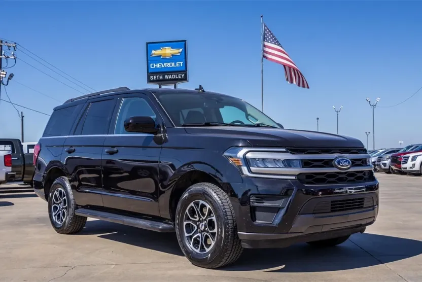 2024 Ford Expedition XLT photo 1