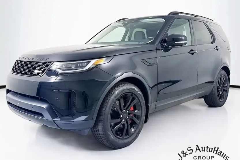 2023 Land Rover Discovery S photo 1