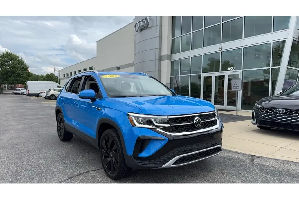 2024 Volkswagen Taos SEL photo 1