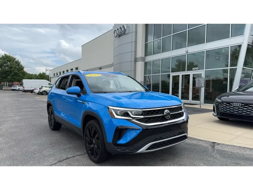 2024 Volkswagen Taos SEL photo 1