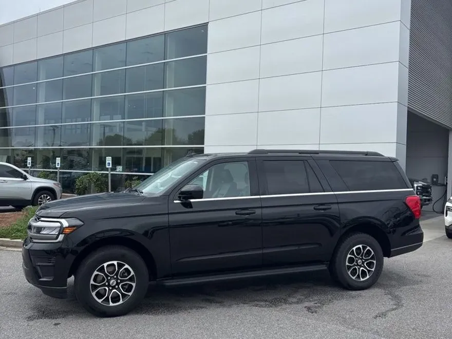 2024 Ford Expedition MAX XLT photo 1