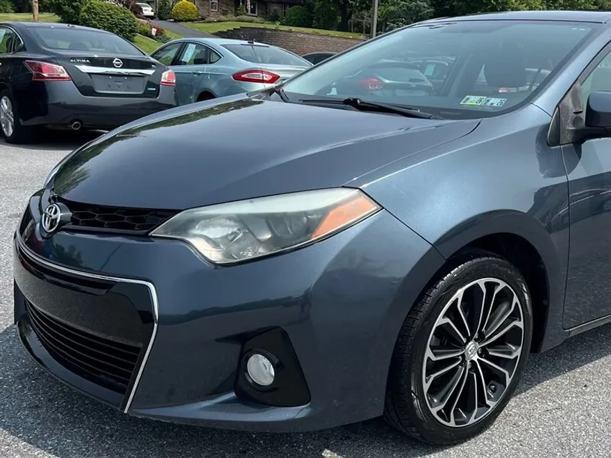 2015 Toyota Corolla S photo 1