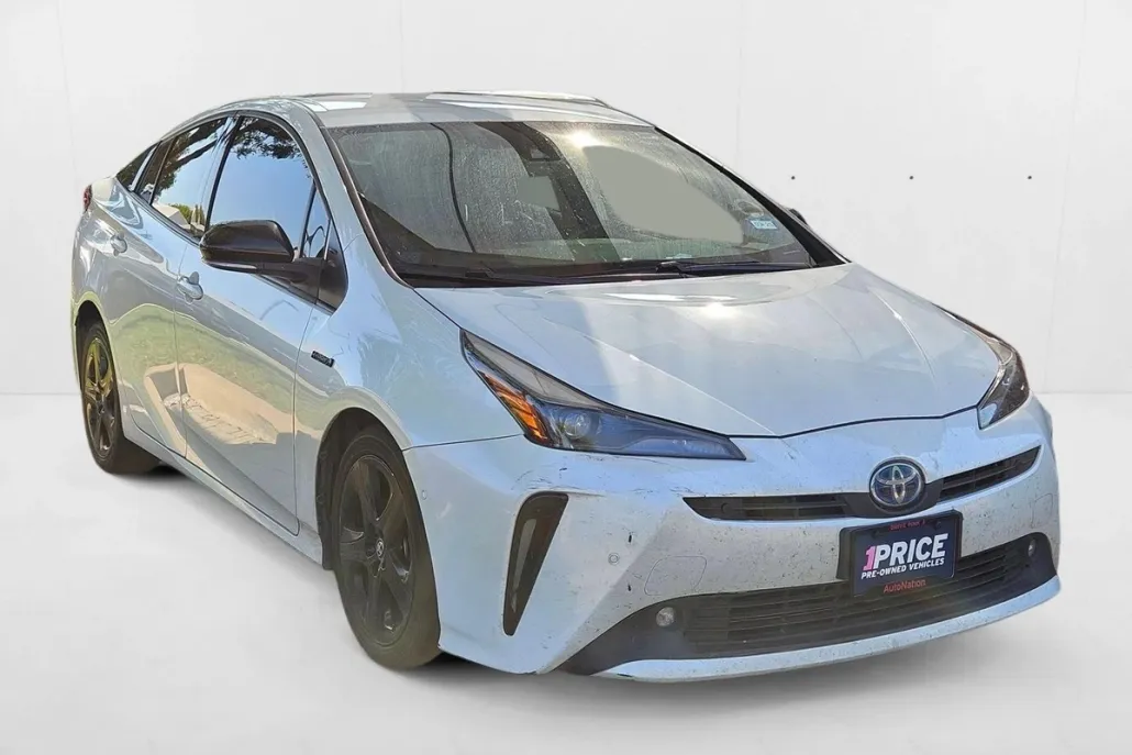 2021 Toyota Prius L photo 1