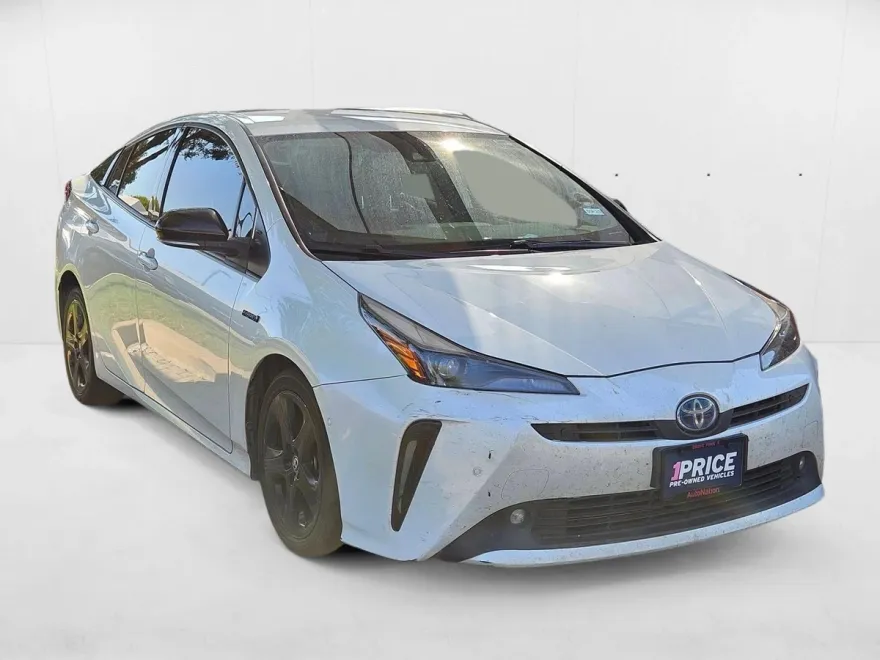 2021 Toyota Prius L photo 1
