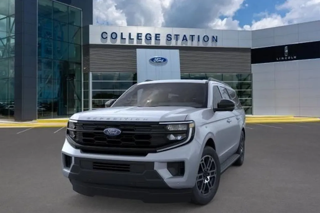 2025 Ford Expedition MAX photo 1