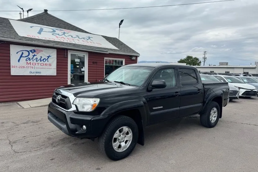 2015 Toyota Tacoma TRD photo 1