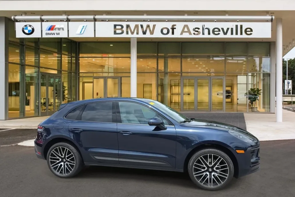 2023 Porsche Macan T photo 1