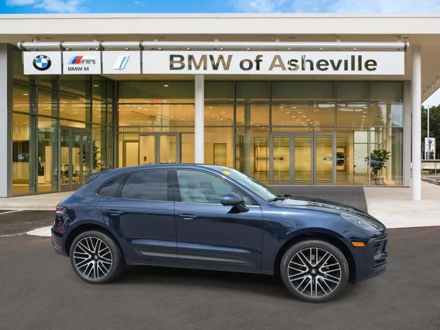 2023 Porsche Macan T photo 1