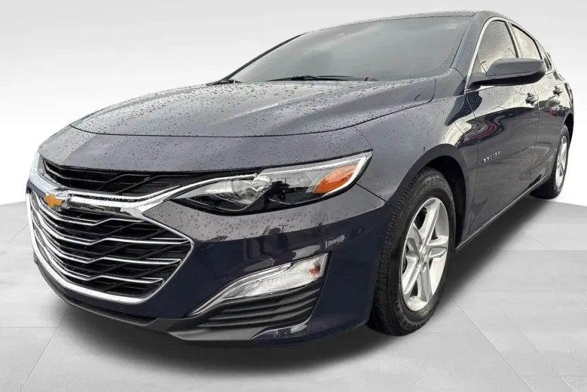 2025 Chevrolet Malibu photo 1
