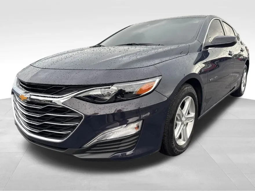 2025 Chevrolet Malibu photo 1