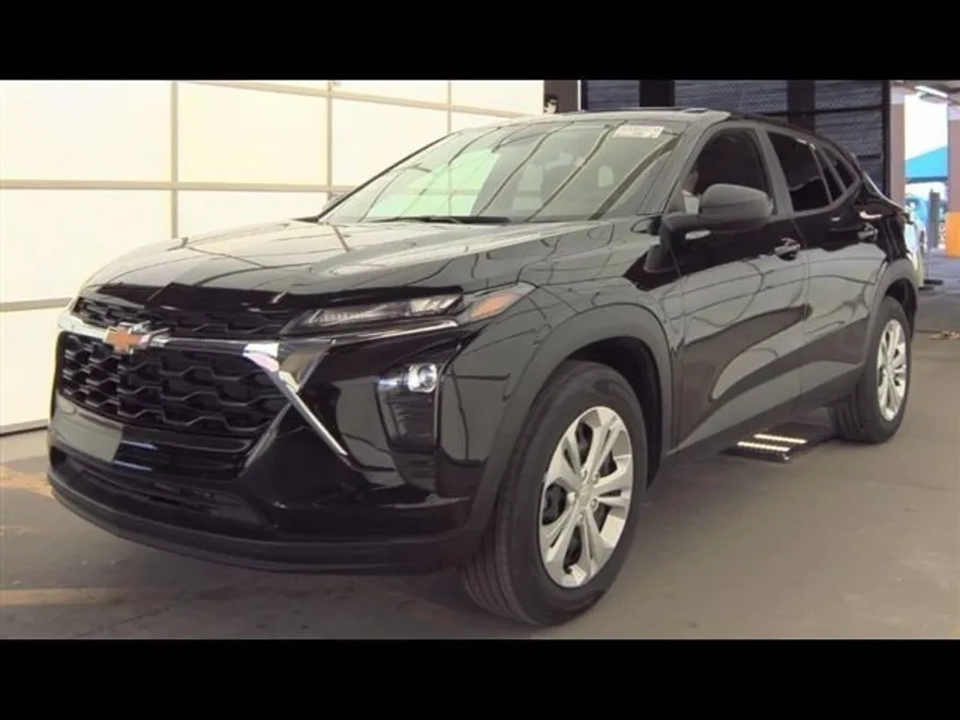 2025 Chevrolet Trax LS photo 1