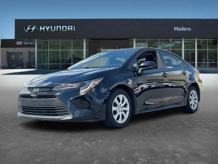 2024 Toyota Corolla LE photo 1