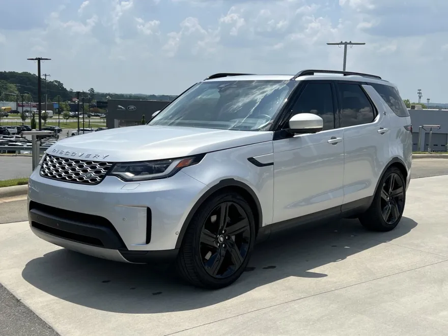 2023 Land Rover Discovery S photo 1