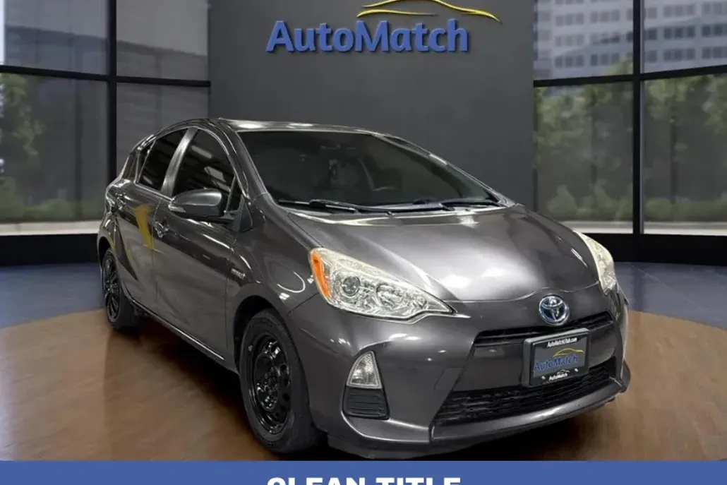 2014 Toyota Prius C One photo 1