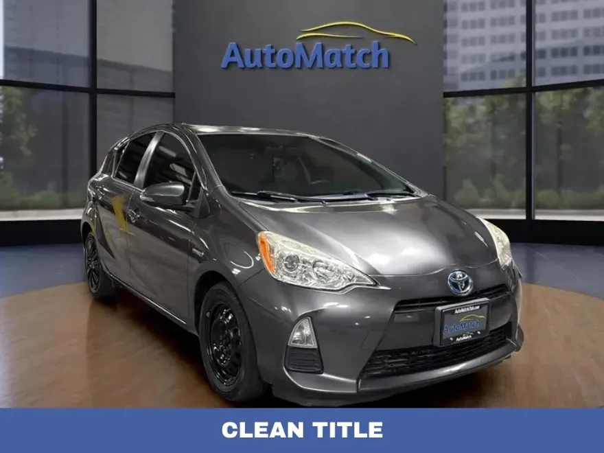 2014 Toyota Prius C One photo 1