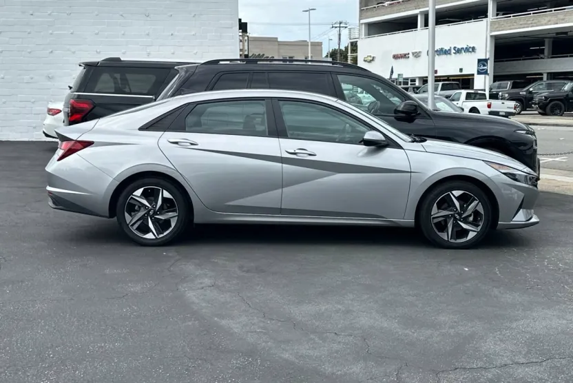 2023 Hyundai Elantra SEL Convenience photo 1