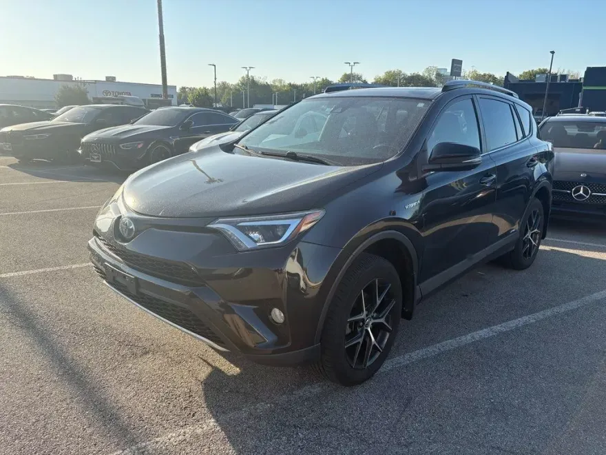 2018 Toyota RAV4 SE photo 1