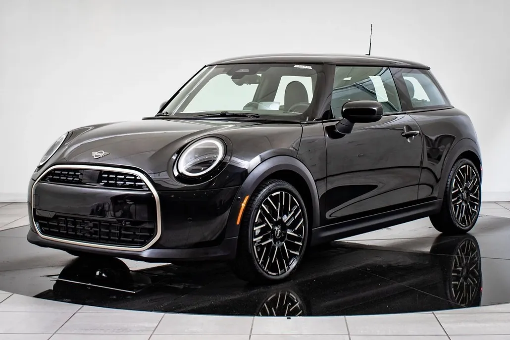 2025 Mini Cooper Signature photo 1
