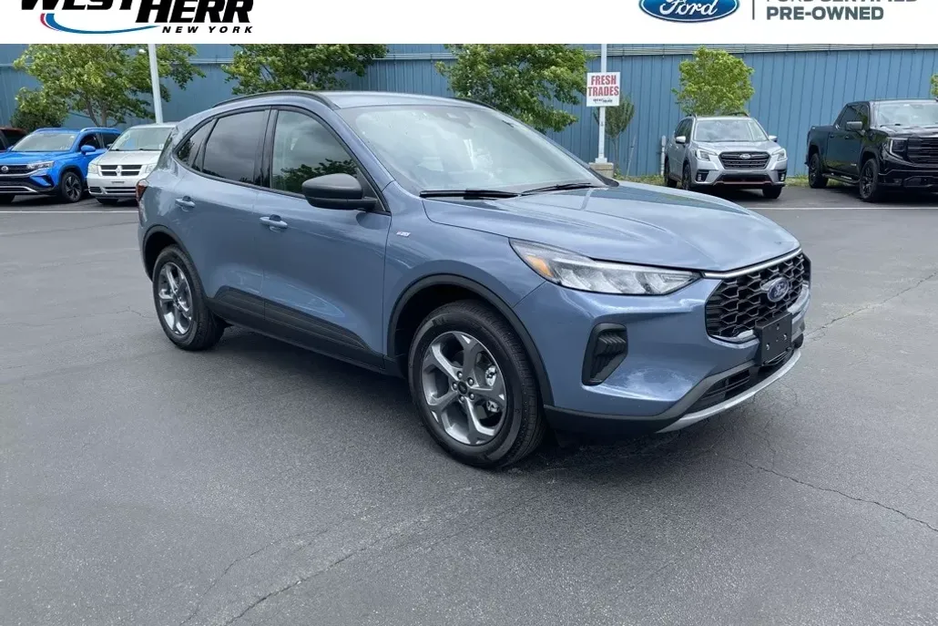 2025 Ford Escape ST-Line photo 1
