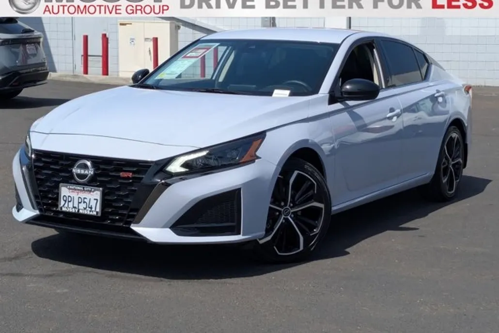 2025 Nissan Altima SR photo 1
