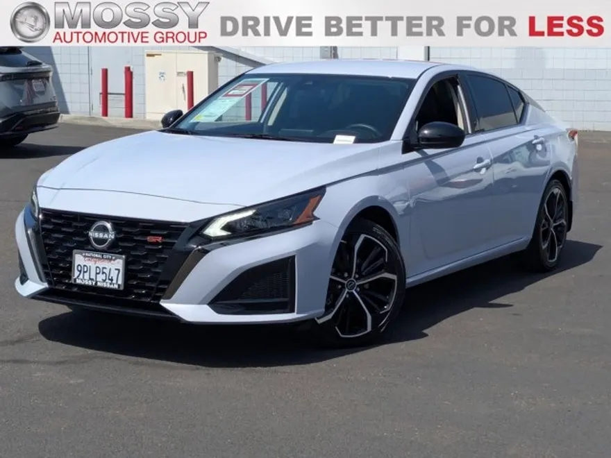 2025 Nissan Altima SR photo 1