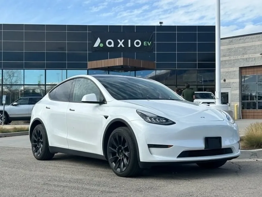 2023 Tesla Model Y Long Range photo 1
