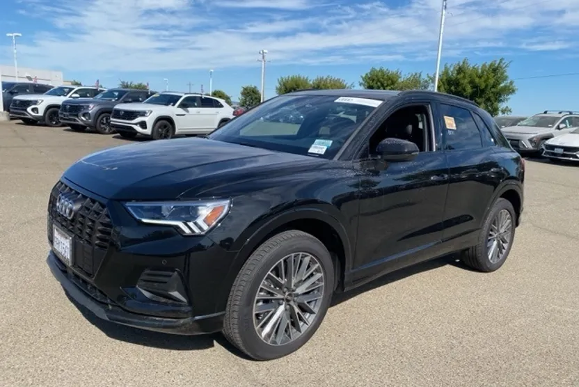 2025 Audi Q3 Premium photo 1