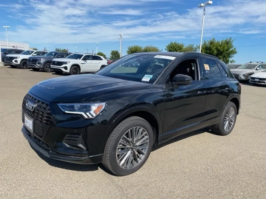 2025 Audi Q3 Premium photo 1