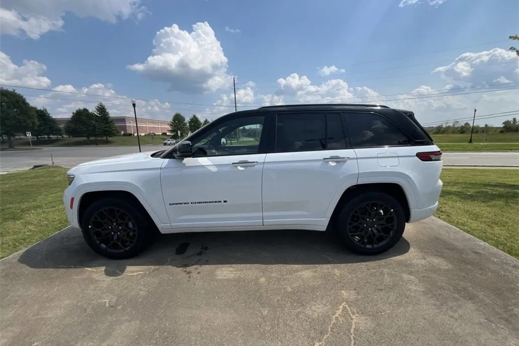 2025 Jeep Grand Cherokee Summit photo 1