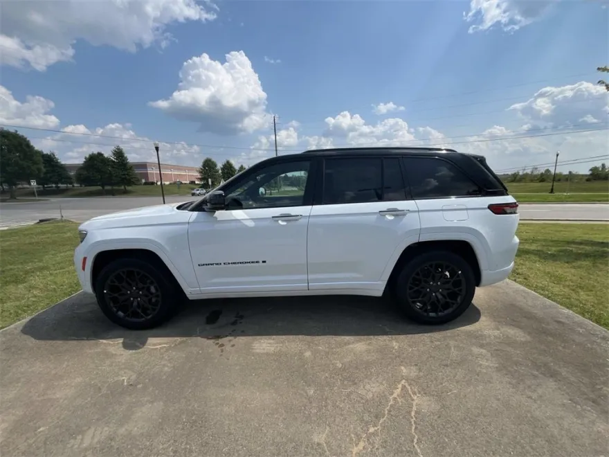 2025 Jeep Grand Cherokee Summit photo 1
