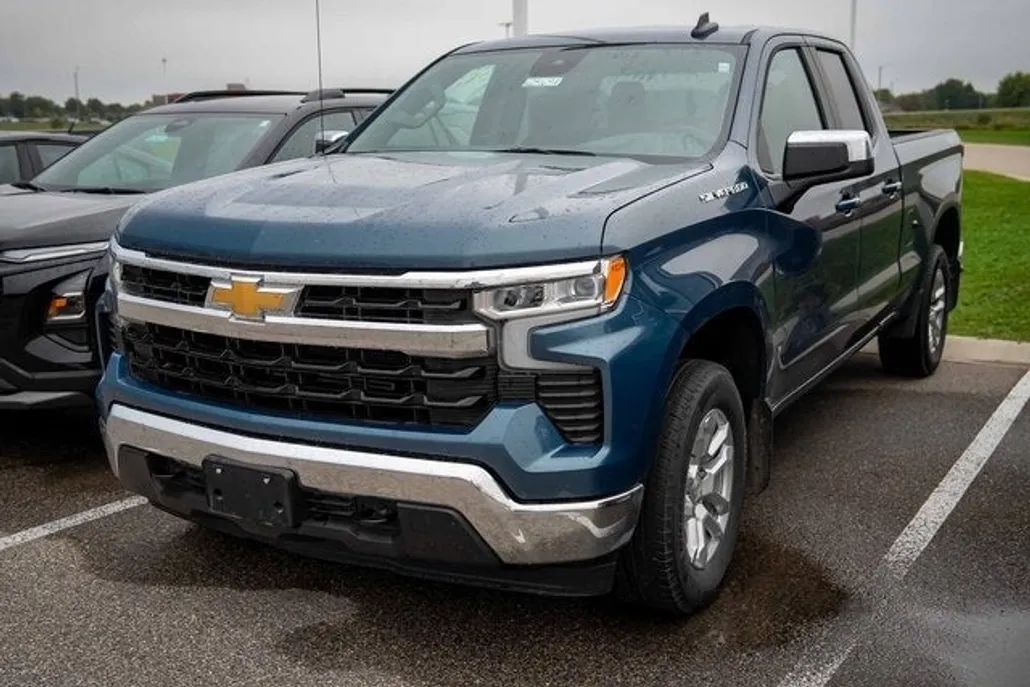 2024 Chevrolet Silverado 1500 LT photo 1