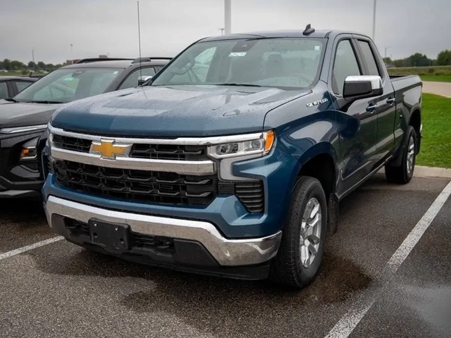 2024 Chevrolet Silverado 1500 LT photo 1