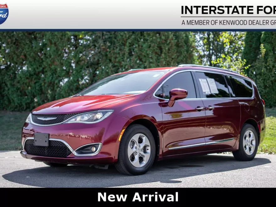 2017 Chrysler Pacifica Touring Plus photo 1