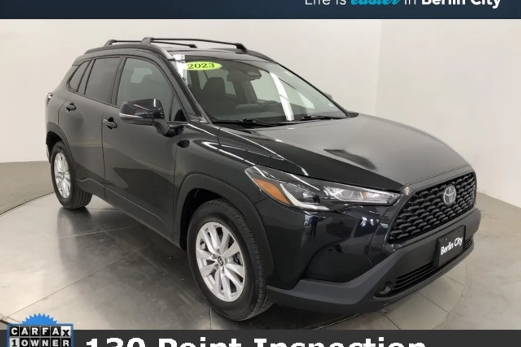 2023 Toyota Corolla Cross LE photo 1