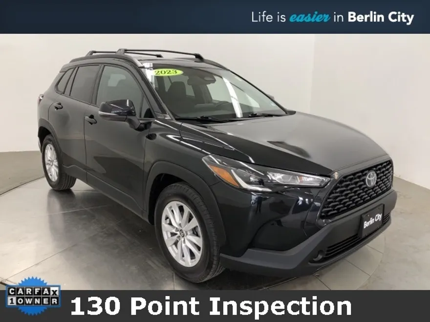 2023 Toyota Corolla Cross LE photo 1