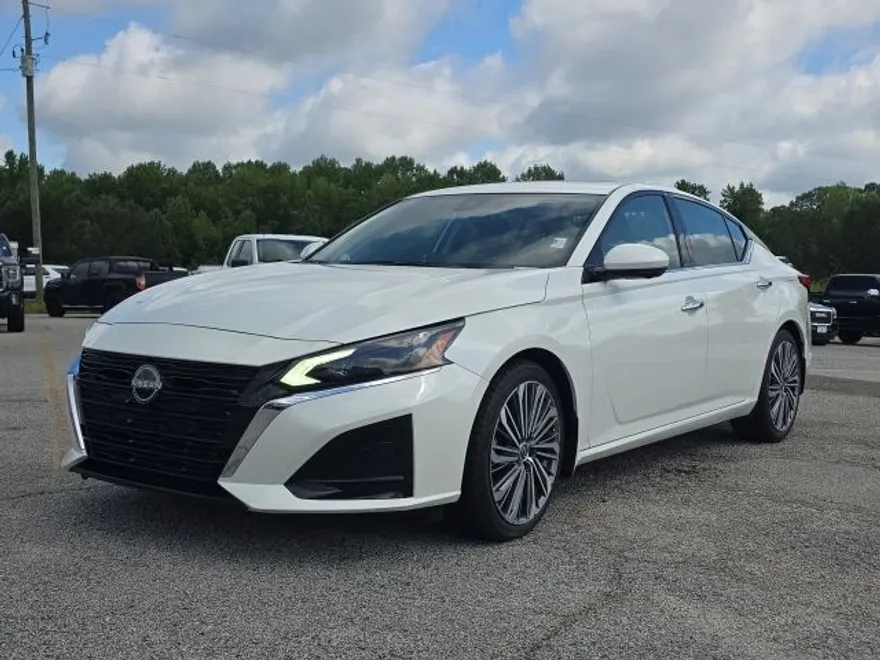 2023 Nissan Altima 2.5 SL photo 1
