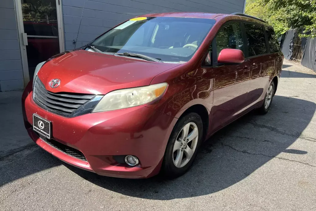 2011 Toyota Sienna Base photo 1