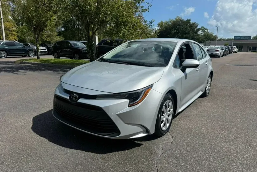 2025 Toyota Corolla LE photo 1