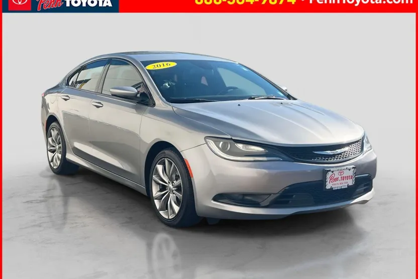 2016 Chrysler 200 S photo 1